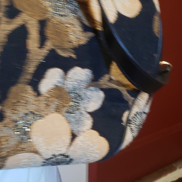 PAINT THE LILLY ROUND BAG - Picture 4 of 15